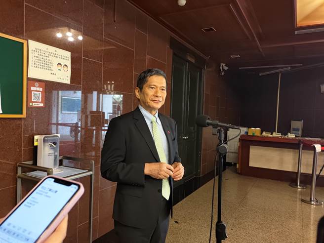 文化部长李永得表示，因近期为疫情关键时刻，要看疫情发展决定金曲奖颁奖典礼是否举办。（王宝儿摄）