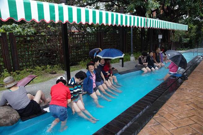 台北市北投泉源公园泡脚池。（摘自台北旅游网）