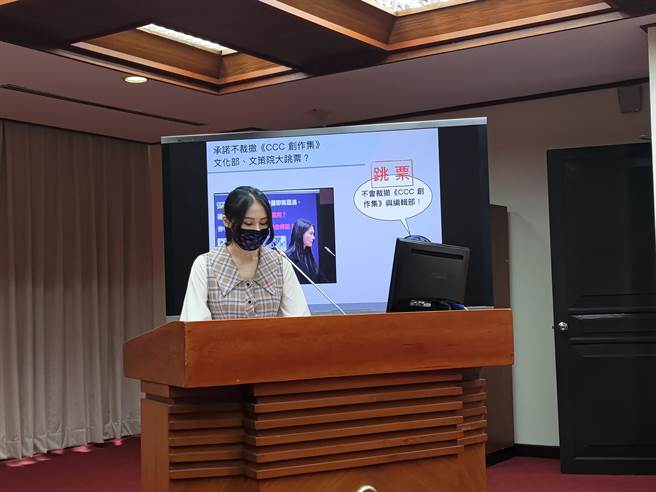 立委賴品妤表示，這段時間持續和文策院溝通，卻有某位負責溝通的文策院主管向立委辦公室說「不要聽信民眾謠言」、「不要跟文策院以外的人接觸」，讓她怒轟「這是要戒嚴了嗎？」（王寶兒攝）