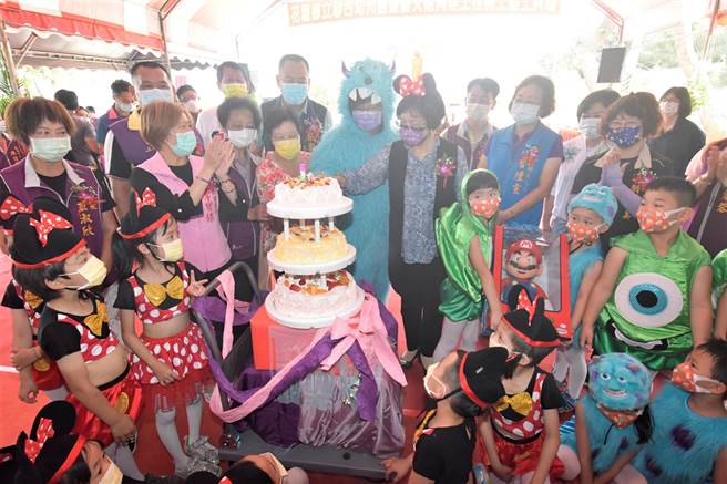 彰化縣花壇鄉公所自籌約1億9144萬辦理「花壇鄉立聯合幼兒園暨藝文館興建工程」，13日動土典禮。（吳敏菁攝）