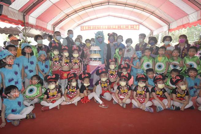 彰化縣花壇鄉公所自籌約1億9144萬辦理「花壇鄉立聯合幼兒園暨藝文館興建工程」，13日動土典禮。（吳敏菁攝）