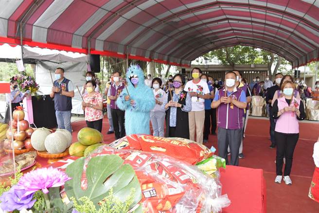 彰化縣花壇鄉公所自籌約1億9144萬辦理「花壇鄉立聯合幼兒園暨藝文館興建工程」，13日動土典禮。（吳敏菁攝）