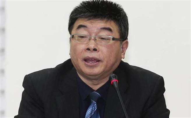 前年邱毅在大陆网路节目用 「这个不肖子」、「只显示你内心的骯脏与你的浅薄而已」等语，骂已故作家李敖之子李戡。（本报资料照片）