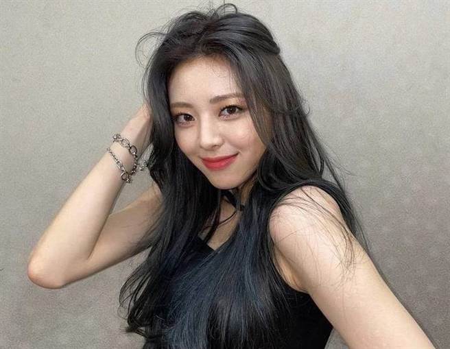 ITZY的成员各个拥有高顏值又实力坚强。(图/翻摄自ITZY IG)