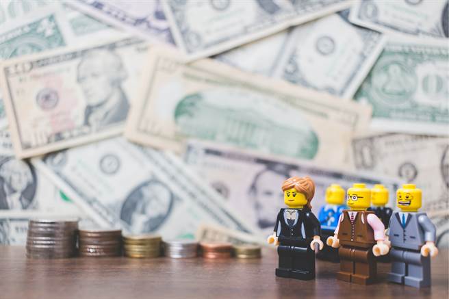 《專題報導》預算有限，想兼顧投資與保障，投資型保單不失為好選擇！(圖/小花平台保險提供)