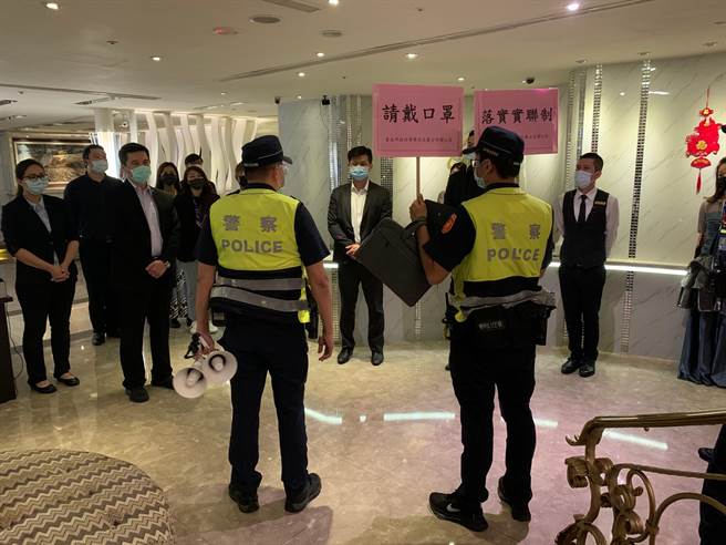 信義分局昨晚至夜店臨檢，並未發現違規事項。（翻攝照片／林郁平台北傳真）