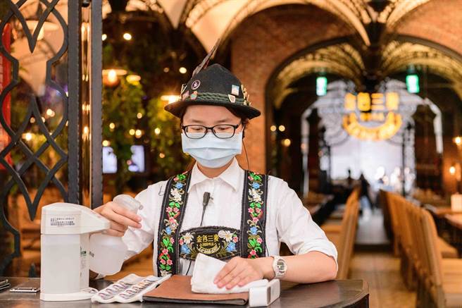 金色三麦集团旗下餐厅即日起升级防疫相关措施。（金色三麦集团提供）