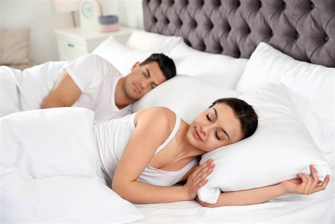 老是睡不好？試試這些助眠穴道，放鬆舒眠。(示意圖/Shutterstock)