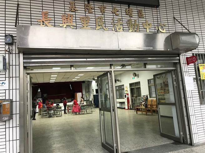 阳明海运，稍早董事会决议变更股东会地点至篮球场。（摘自官网）