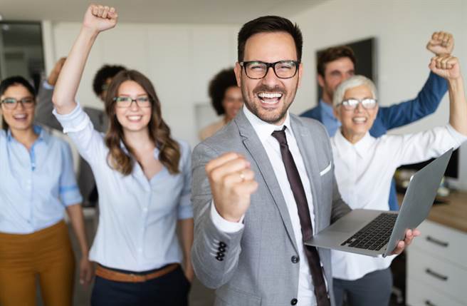 生肖龙、牛以及猪的人在30岁前通常会略显平庸，没有太大成就，不过一旦过了30岁，马上就能发，让人刮目相看。（图／Shutterstock）