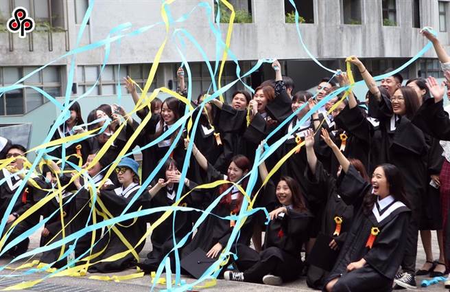 新冠肺炎疫情升级，近日传出多起社区感染事件，各大学近期纷纷研议毕业典礼举行方式。图为实践大学108学年度毕业典礼。(本报资料照)