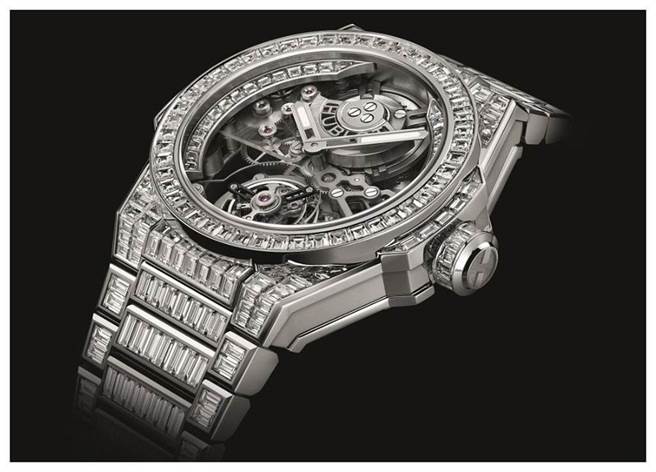 宇舶表BIG BANG全钻奢华版陀飞轮腕表，整支表採用满版梯型切割钻，十分奢华。（HUBLOT提供）