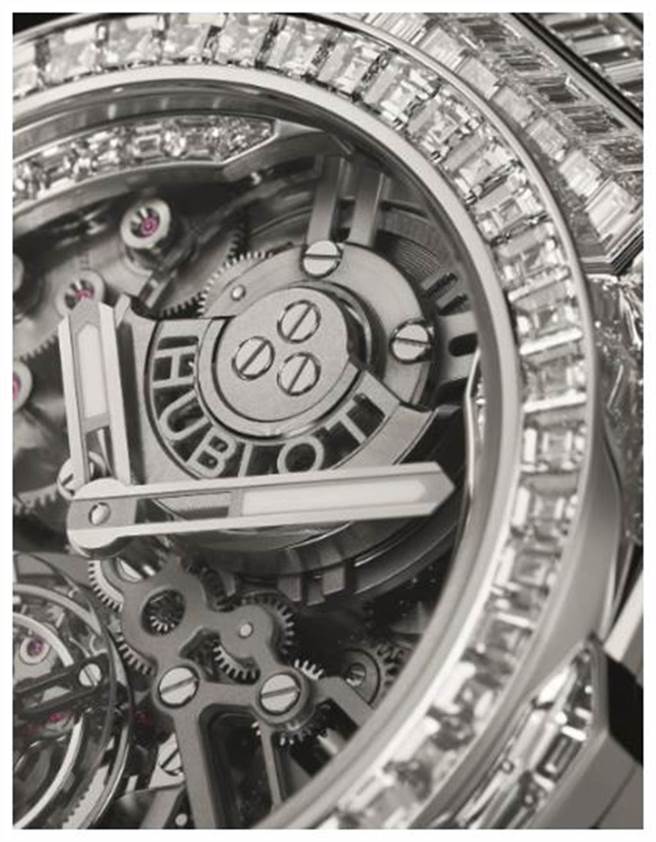 宇舶表BIG BANG全钻奢华版陀飞轮腕表，整支表採用满版梯型切割钻，十分奢华。（HUBLOT提供）