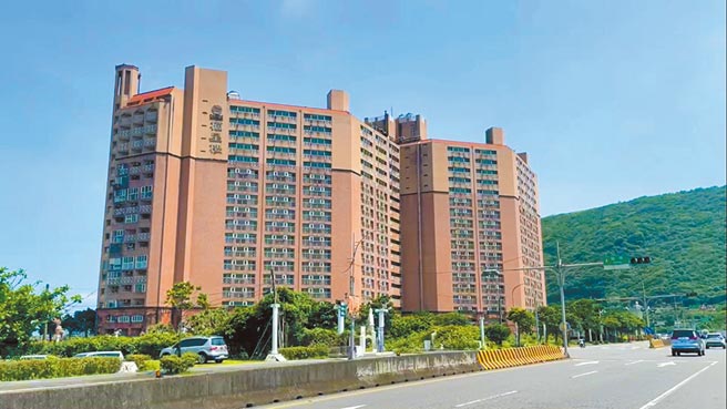 中央槓地方？立法委員陳玉珍昨爆料，不只防疫旅館，新北市萬里區的摘星樓社區的集中檢疫所都存在混住情形，有民眾求助衛福部不但遭冷處理，還將責任推給新北市政府。（民眾提供）