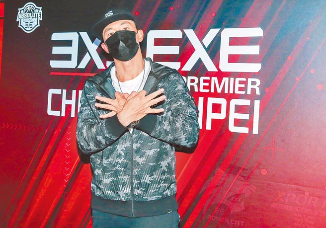 刘畊宏昨宣布将率领明星队打篮球做公益。（粘耿豪摄）