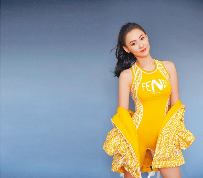 原先预定今（13日）举办的Fendi Vertigo发表会，因疫情取消。香港女星张柏芝日前身穿Fendi Vertigo服装出镜。（Fendi提供）