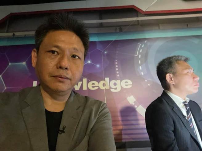 媒体人谢寒冰在直播节目现场遇停电状况。(取自谢寒冰脸书)