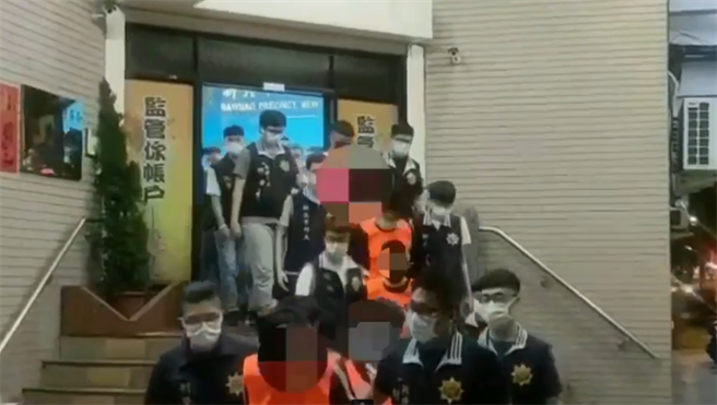 新北警方13日捣破天道盟太阳会员山分会，拘提13名黑帮份子到案。（民眾提供）