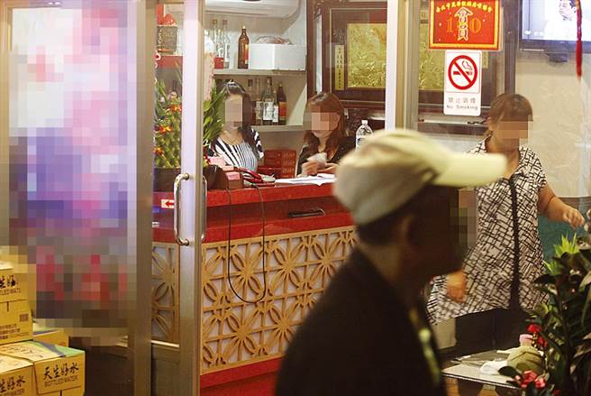 在茶艺馆晕船5天阿嬷超特别？网见足迹吐槽说，这是茶艺馆工作者的足迹，人家天天去工作不稀奇。（本报系资料照）