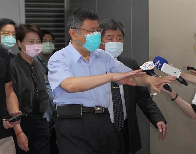 和平医院两确诊 柯文哲、陈时中上午八点半紧急会议。（张铠乙摄）