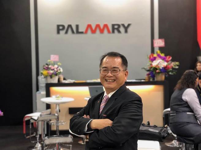 （大光长荣机械总经理王志盟，荣获第27届中部地区杰出总经理奖。图／大光长荣机械提供）