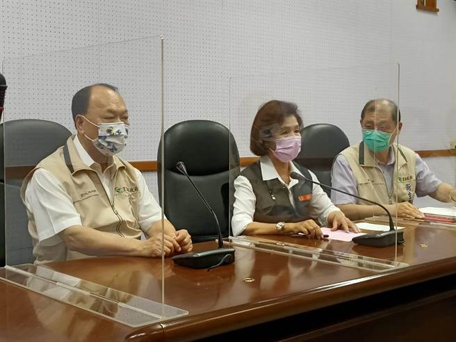 宜兰县长林姿妙14日下午宣布，宜兰县即日起至6月8日禁止各宗教团体办理绕境及庙会相关活动 。（胡健森摄）