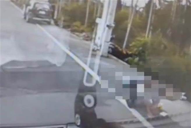 潘男骑车载着李姓同学外出，孰料却自摔1死1伤。（翻摄照片／张亦惠嘉县传真）
