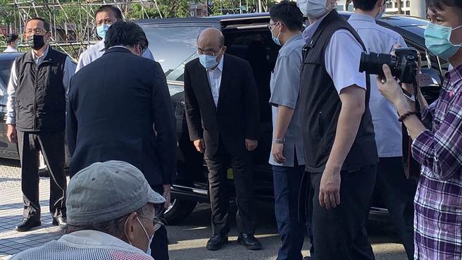 媒體問及是否有人會為513事件下台負責？行政院長蘇貞昌閉口不談、隨即離場。（姜霏攝）
