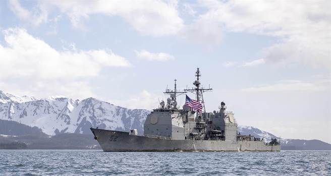 國會議員指出，美軍確實需要更多經費，但不應以提前退役作戰艦等激進手段獲得，否則將影響嚇阻能力。圖為「碉堡山號」（CG 52）神盾巡洋艦。（圖／美國海軍）