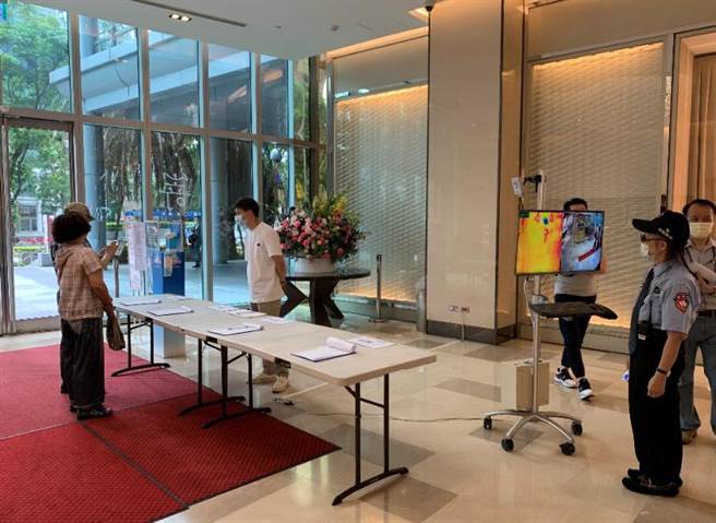 远东百货防疫层级再提升。(远百提供)