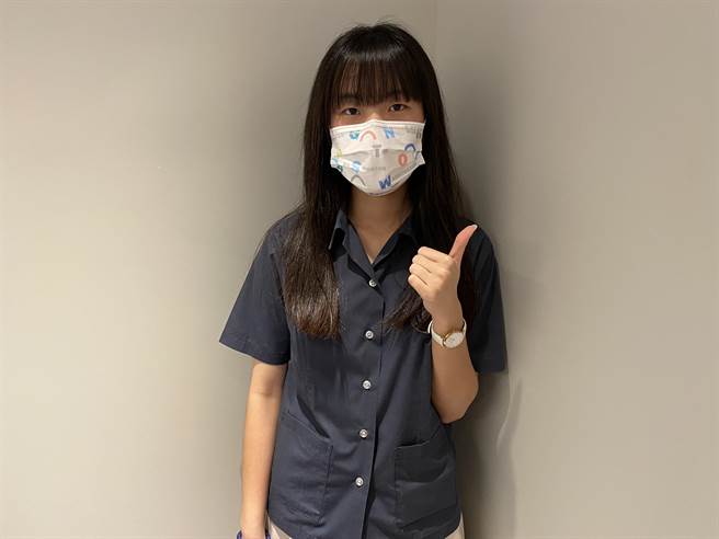 高3学生蒋沛妏，从小就喜欢发明，已拥有4项发明专利，透过升学辅导谘室，成功录取台大工商管理学系科技管理组。（张妍溱摄）
