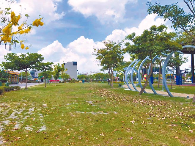 员林市北区公19晴雨篮球场旁的公园用地，公所年底前也将斥资600万元增添亲子游具，打造儿童乐园。（公所提供／谢琼云彰化传真）