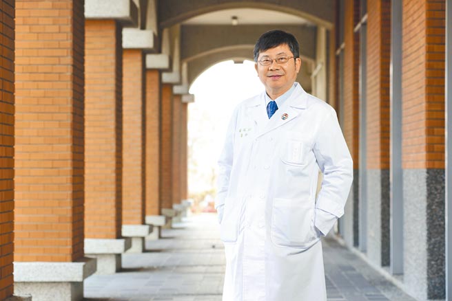 台大医院心臟科主治医师黄瑞仁17年前毅然南下云林建置心血管医学中心，扎根4年功成身退。（台大云林分院提供）