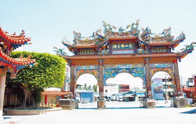 海豐三山國王廟迓男孫燈平安遶境活動，經廟方討論，將再延期。（林和生攝）