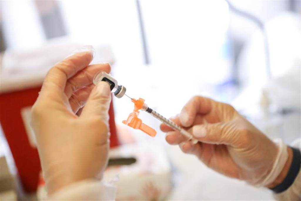 欧洲议会19日将讨论疫苗专利让渡问题，预料引发两极反应。（图／路透社）(photo:ChinaTimes)