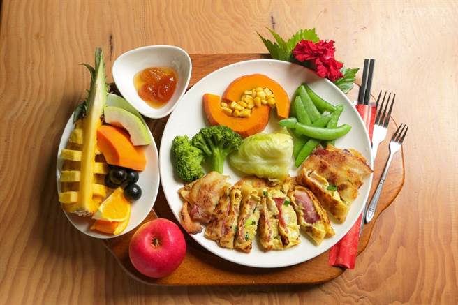 以合金寨的早餐除了蛋餅，其餘大多是山中時蔬水果。(圖/行遍天下提供)