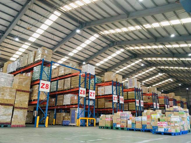 圖為林口物流業者的倉儲。(取自洪孟楷臉書)