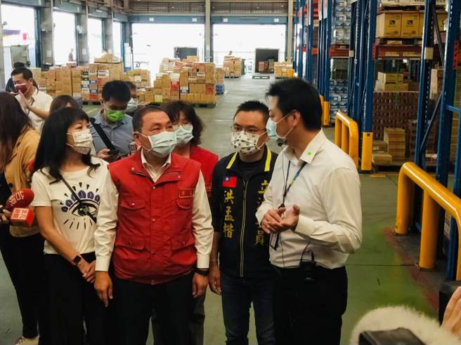 新北市長侯友宜和立委洪孟楷。(取自洪孟楷臉書)