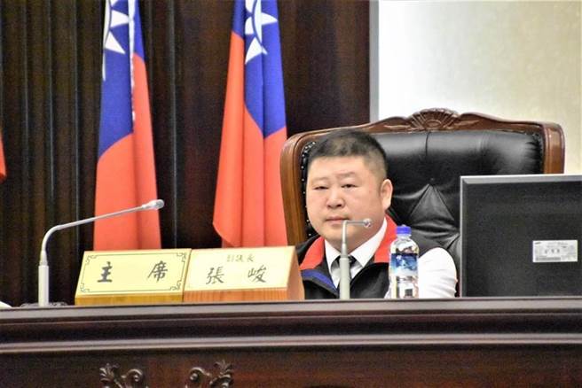 議長張峻下午開會決議，正召開的議會定期大會總質詢改採書面質詢。（本報資料照片）