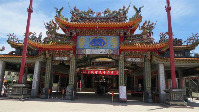 台南市北門區三寮灣東隆宮15日宣布將取消千人進香及遶境保平安祭典活動。（讀者提供／張毓翎台南傳真）