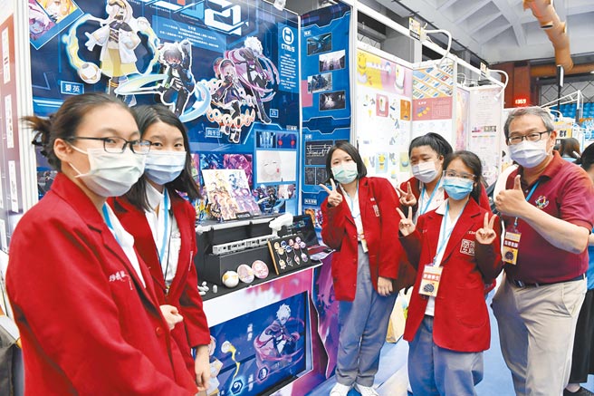 復兴商工参加全国高中专业群科110学年专题及创意制作竞赛，今年共有20件作品入围全国赛。（復兴商工提供／叶书宏新北传真）
