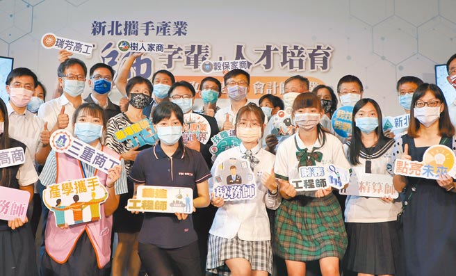 新北市今年首次开设「师字辈」产学合作专班，由台师大、致理科技大学与公会共同辅导新北市内各高中职学生分阶段实习。（戴上容摄）