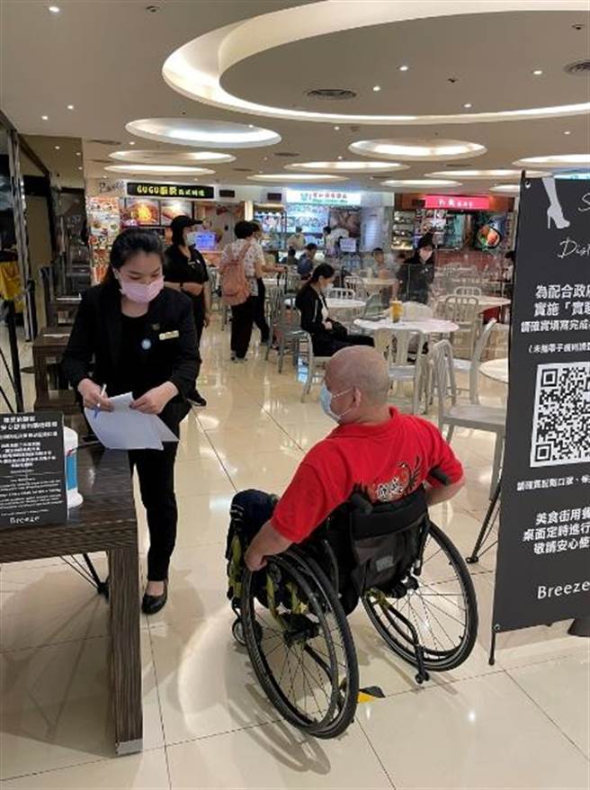 微風全面採實聯制，包含入館和餐廳全面實施。（微風提供）