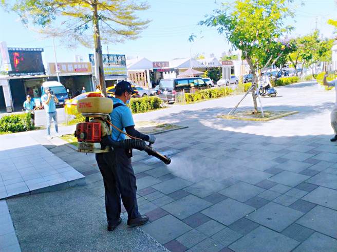 高巿准三级防疫，民政系统动员清消。（民政局提供／曹明正高雄传真）