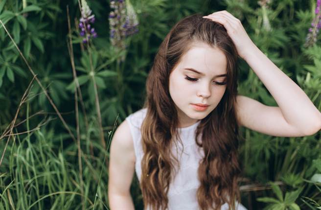 雙子座、射手座、水瓶座、天秤座及天蠍座的人個性最神秘，不僅腦袋靈活，讓人跟不上他們的思維，更喜歡隱藏自己的內心感受，像個謎一樣讓人搞不懂。（圖／Shutterstock）