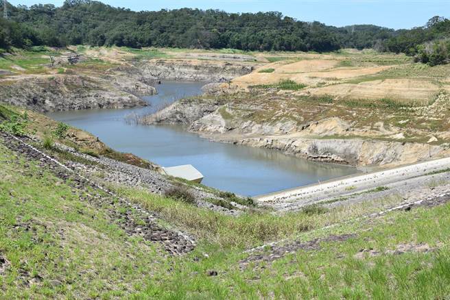 永和山水庫蓄水量至16日止只剩3．5％，已幾近見底。（謝明俊攝）