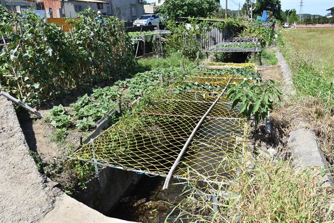 水利署研提取用尖山下圳灌溉用水來供應東興淨水場。（謝明俊攝）