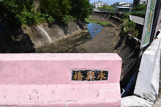 水利署將在東興排水道北溝坑溪設置抽水站抽取尖山下圳水源。（謝明俊攝）