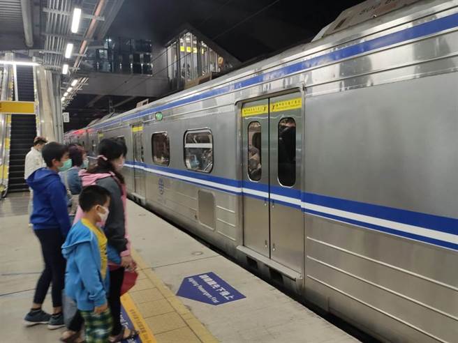 一名旅客没戴口罩不听劝还咆哮其他旅客，台南市首度开罚3000元。(示意图／本报资料照)