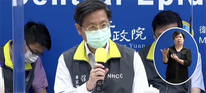 中央流行疫情指揮中心專家諮詢小組召集人張上淳。（取自指揮中心直播）